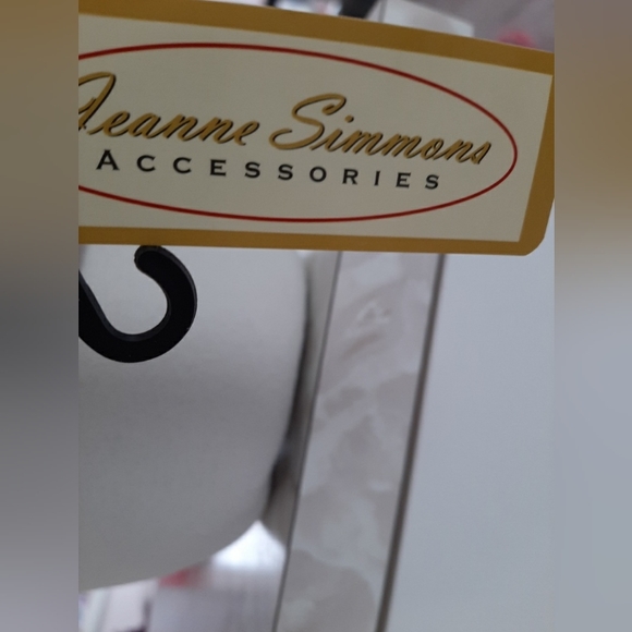 Hat - Picture 2 of 3